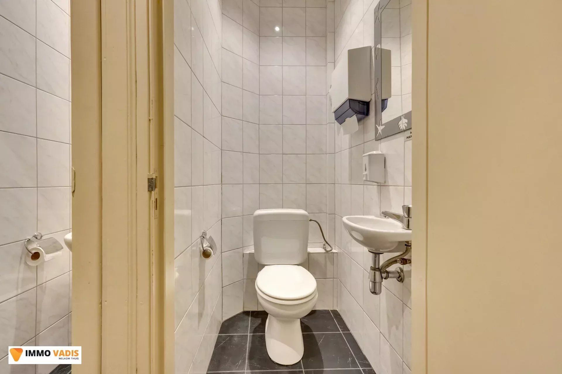 Handelspand  en appartement met garage en parkeerplaatsen foto 19