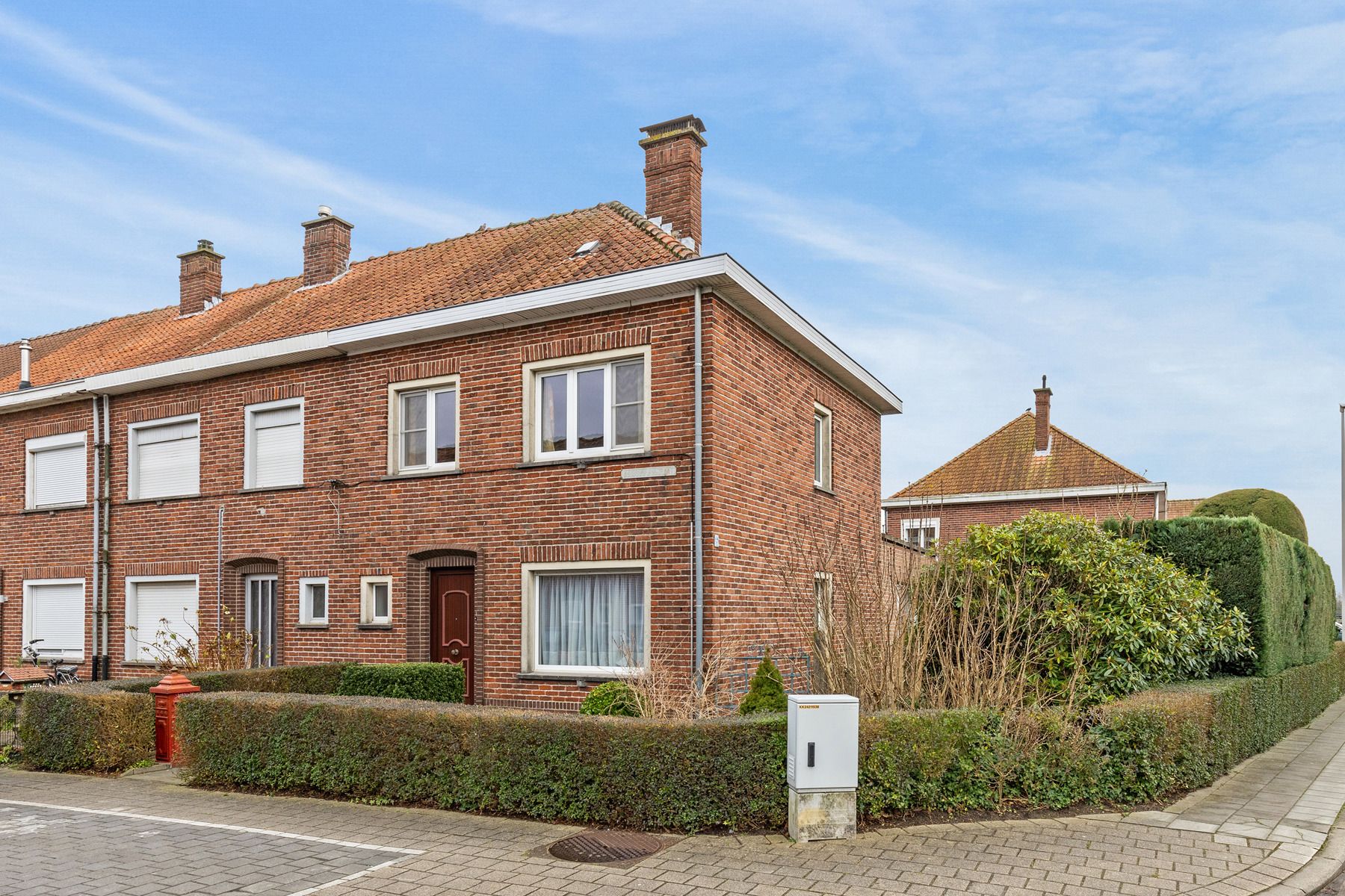 Hoofdfoto van de publicatie: Leuke woning met potentieel en zonnige tuin in Deinze