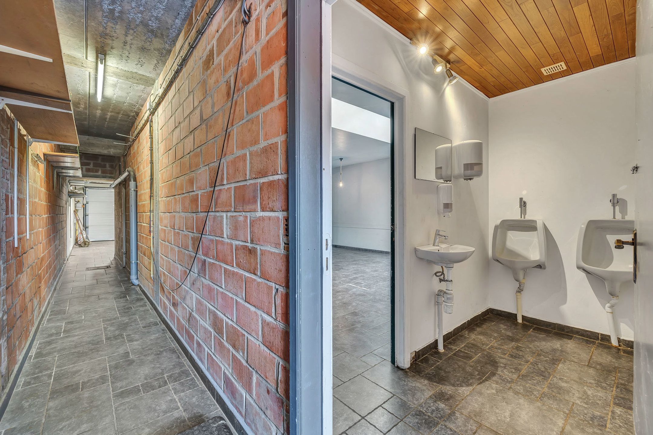 Ruime op te frissen woning met diverse mogelijkheden foto 9