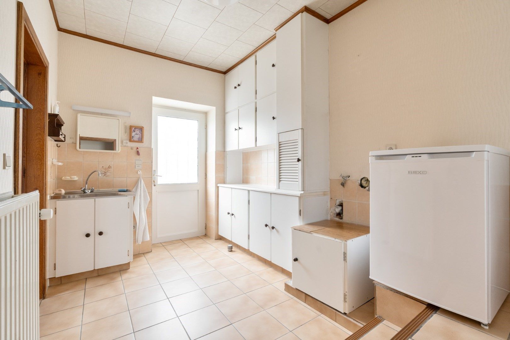 Degelijke te renoveren woning met stalling op 6a70ca in het landelijke Sluizen foto 10