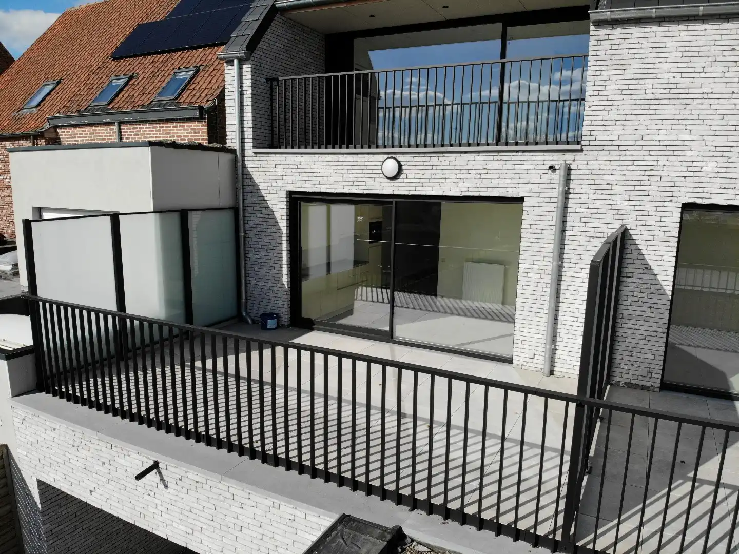 Prachtig appartement met groot terras, 2 kamers MET staanplaats foto {{pictureIndex}}