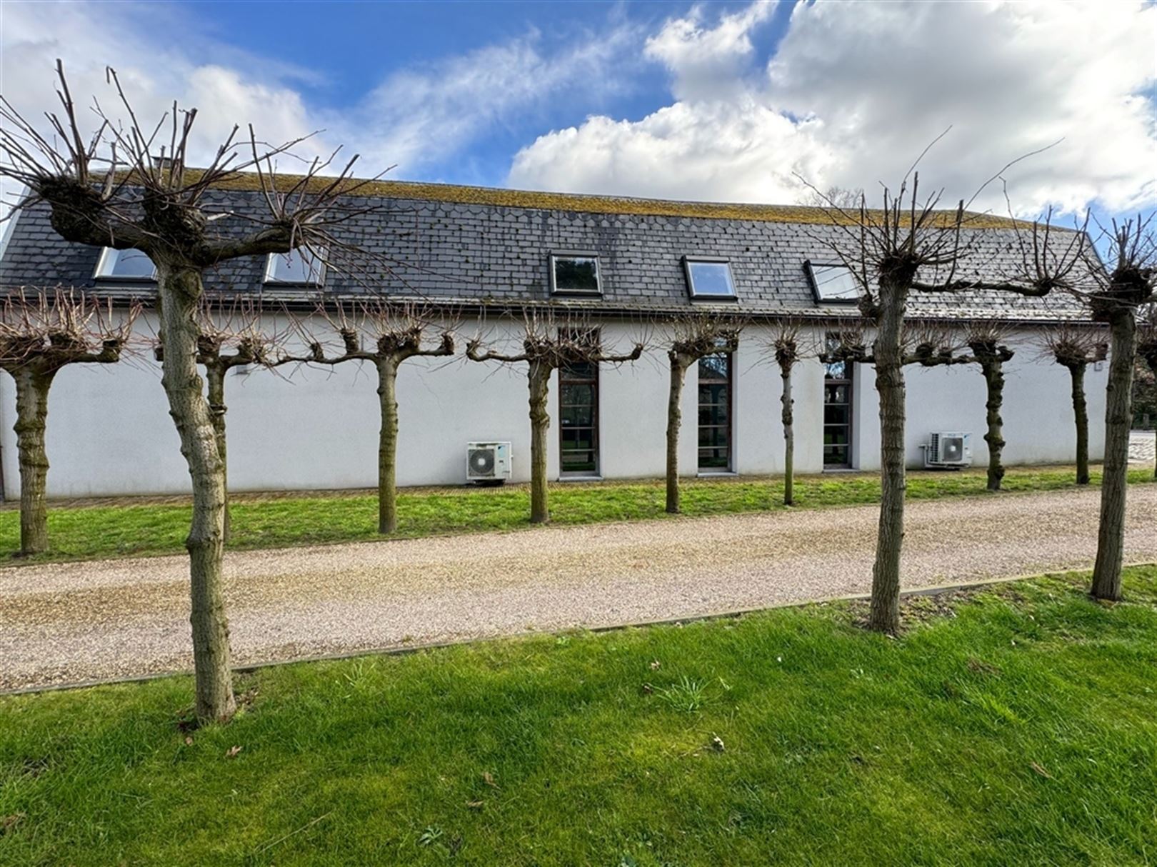 Kantoorgebouw op prachtige locatie in Deurle foto 3