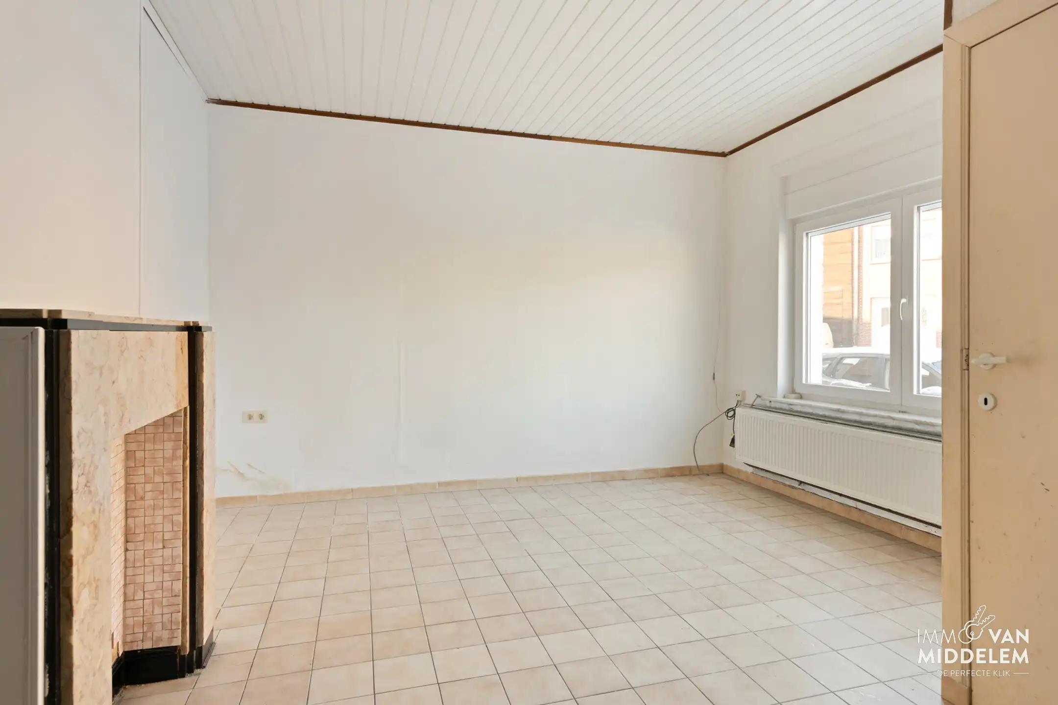 TE RENOVEREN STARTERSWONING MET 2 SLAAPKAMERS EN GARAGE foto 4