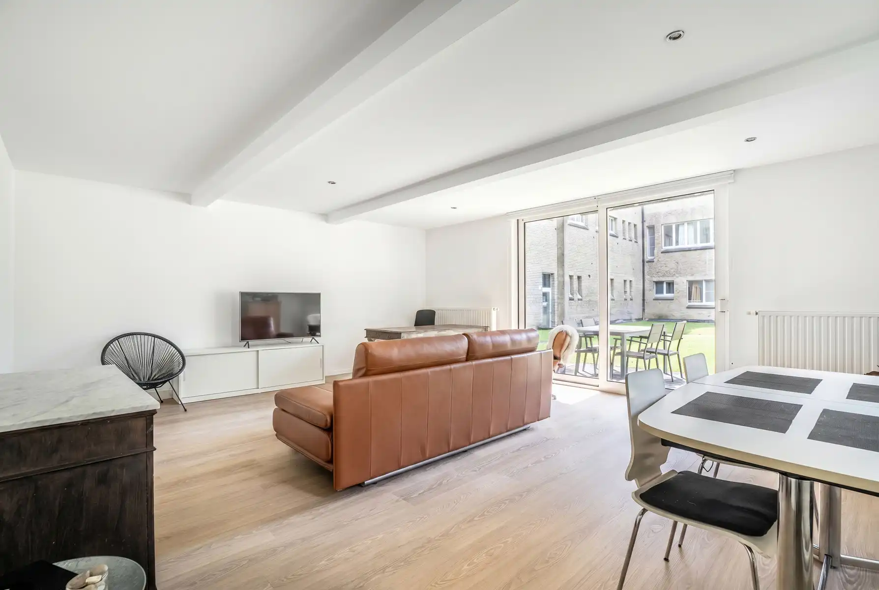 Gelijkvloers erfgoedappartement met tuin in Halle foto 13