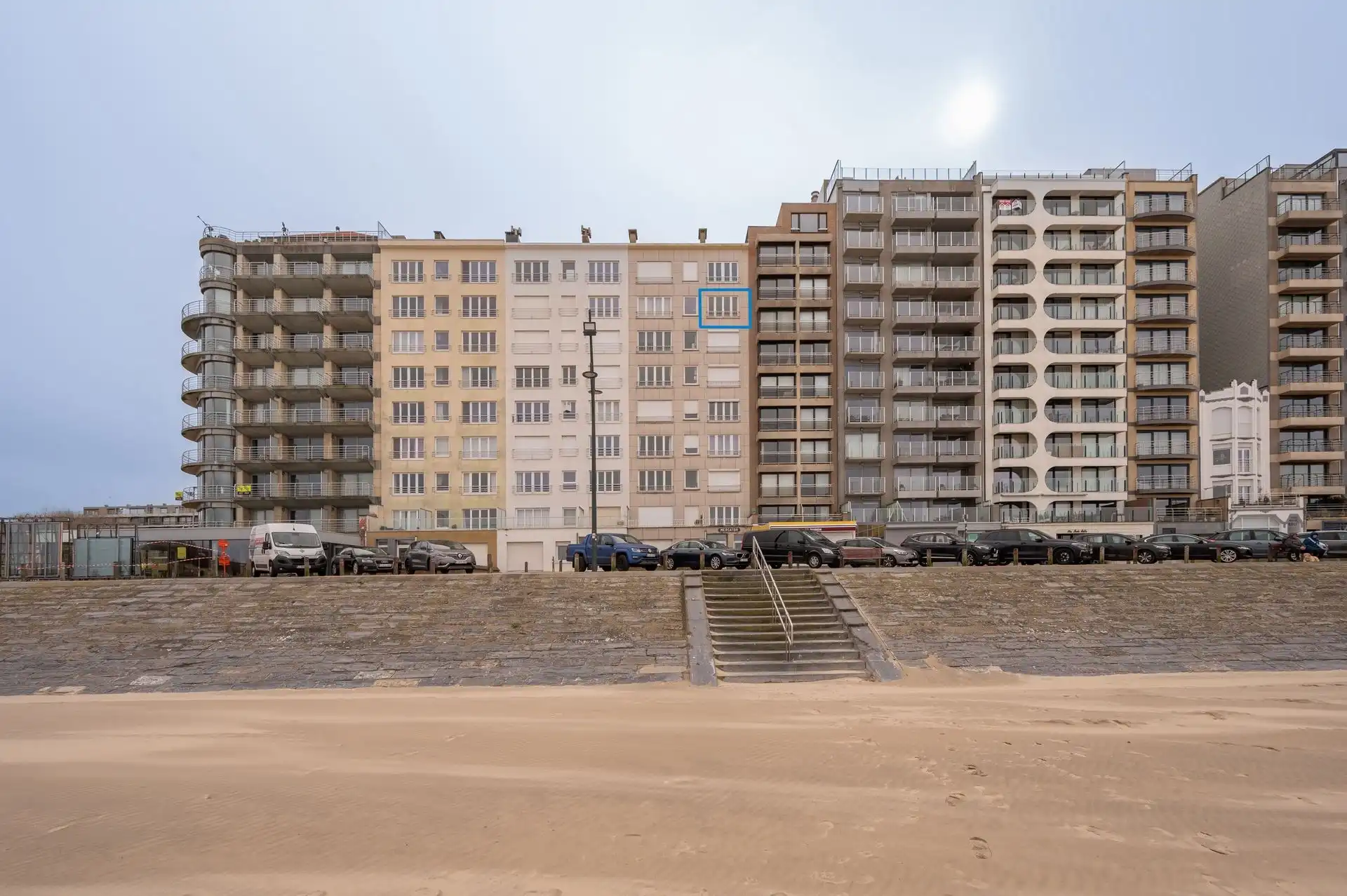 Instapklaar gemeubeld appartement op de Zeedijk van Blankenberge foto 12