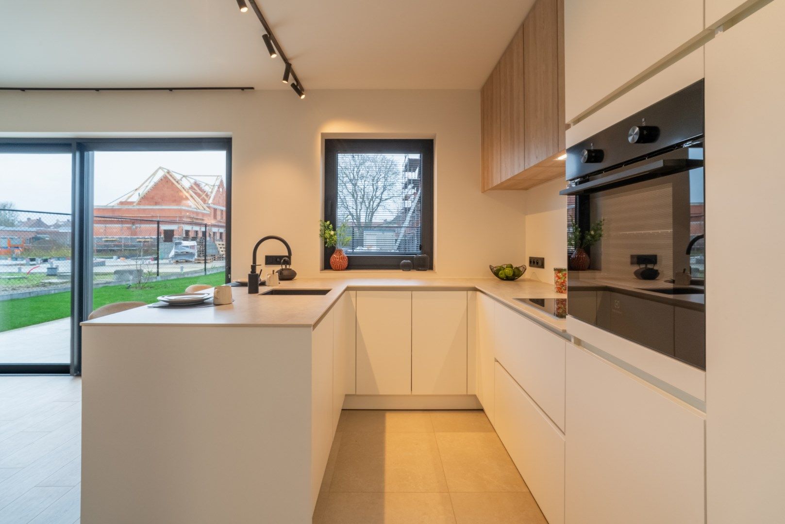 Energiezuinige nieuwbouwwoning met 3 slaapkamers en tuin in Sint-Baafs-Vijve. foto 5