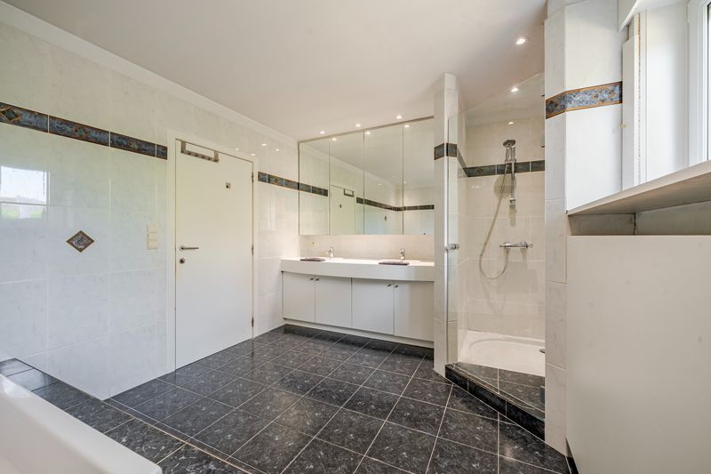 Roeselare : Exclusieve villa in rustige wijk De Gotelaar – 300 m² pure luxe op 657 m² grond foto 9