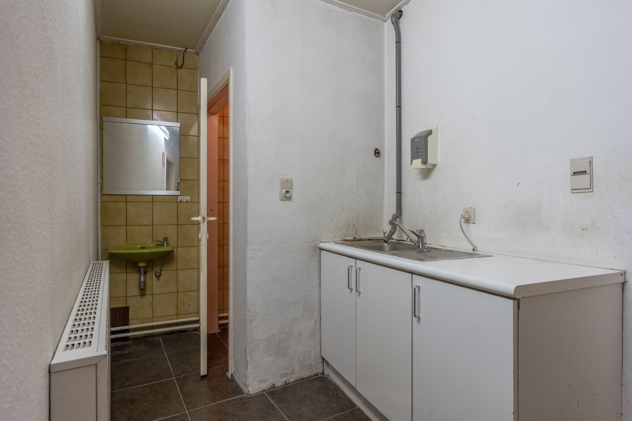 Verrassend ruime handelswoning met bovenliggend appartement. foto 21