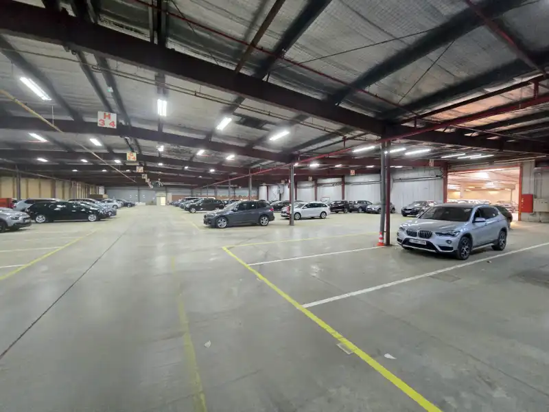 Magazijn met kantoren te huur foto 4