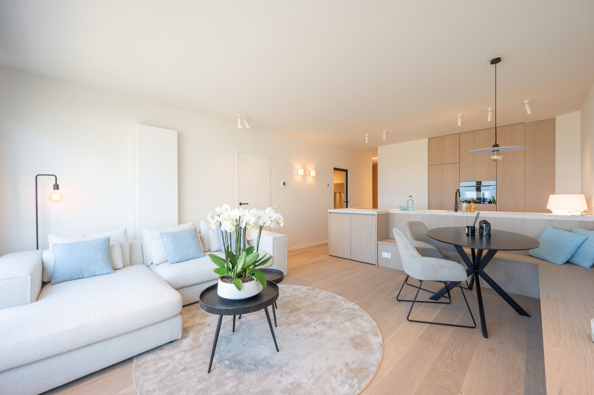 Luxueus gerenoveerd appartement met frontaal zeezicht in Heist foto 3