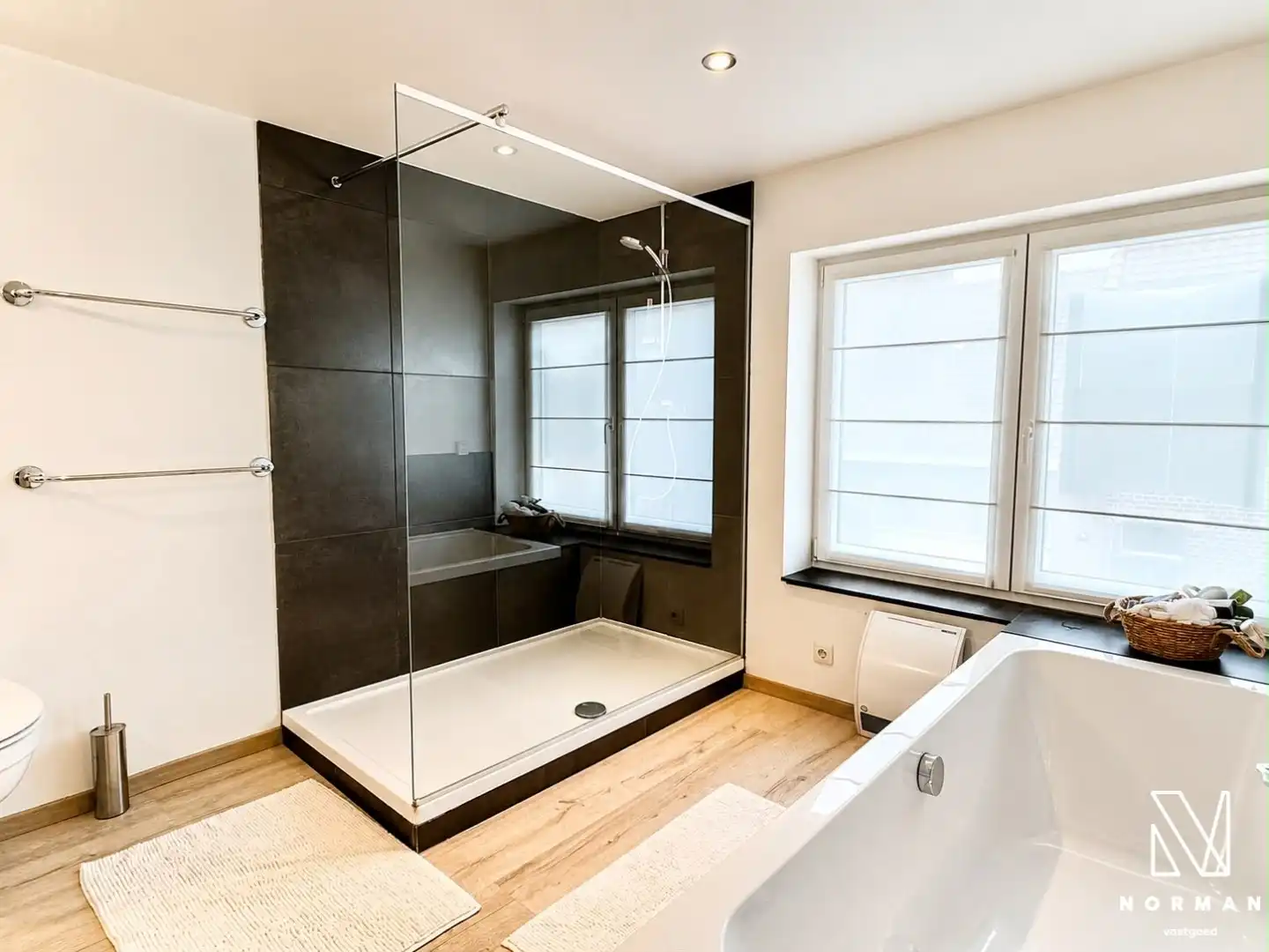 Woning met 4 slaapkamers, tuin en garage te koop in centrum Kuurne! foto 15