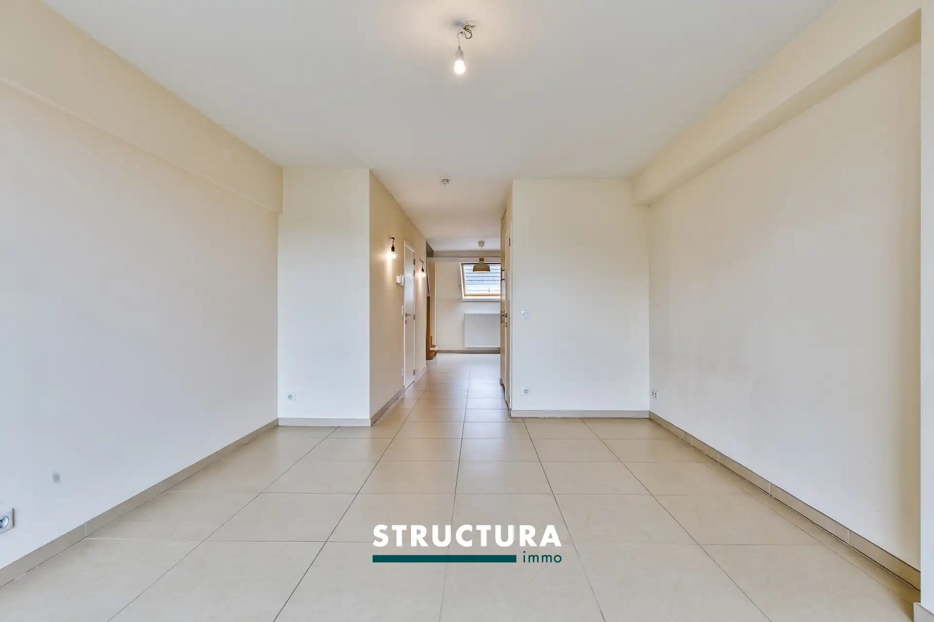 Lichtrijk duplexappartement met terras en 2 kamers foto 8