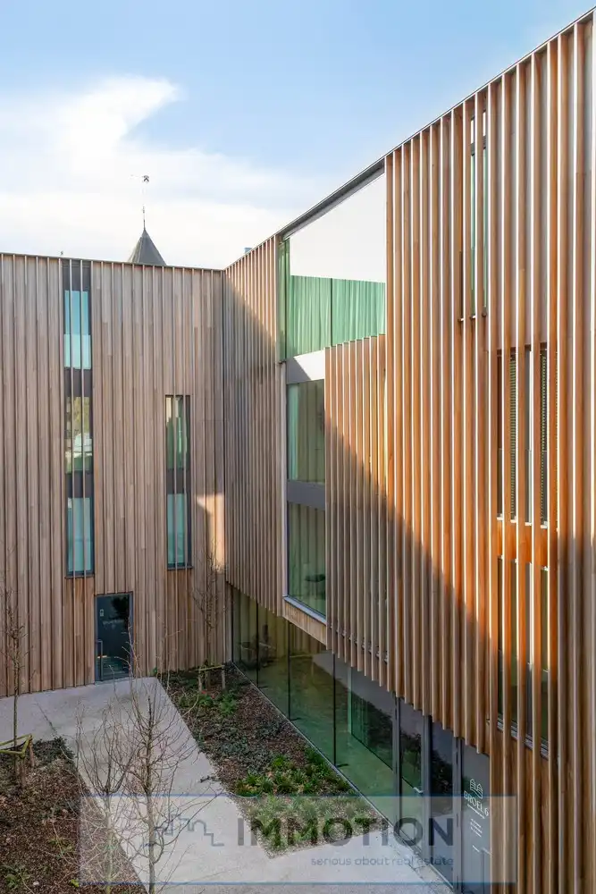 H5 - Subliem gelegen kantoor of handelsruimte nabij de Broeltorens foto 4