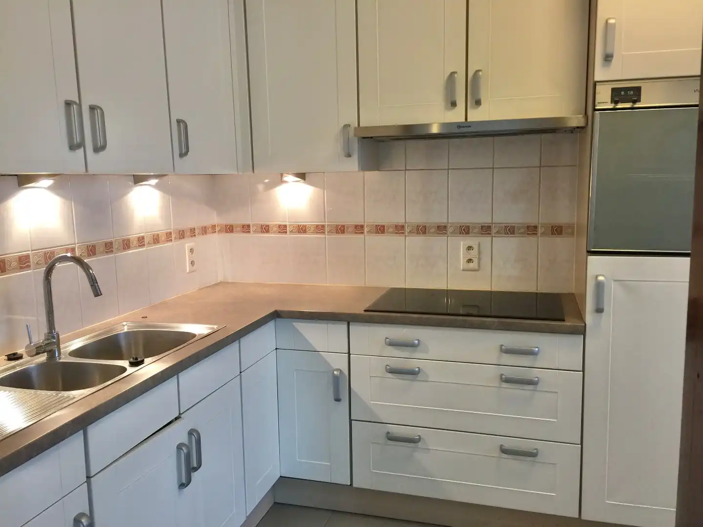 Appartement 2 slpk INCLUSIEF garage en berging - vlak bij het station van Merchtem foto 5