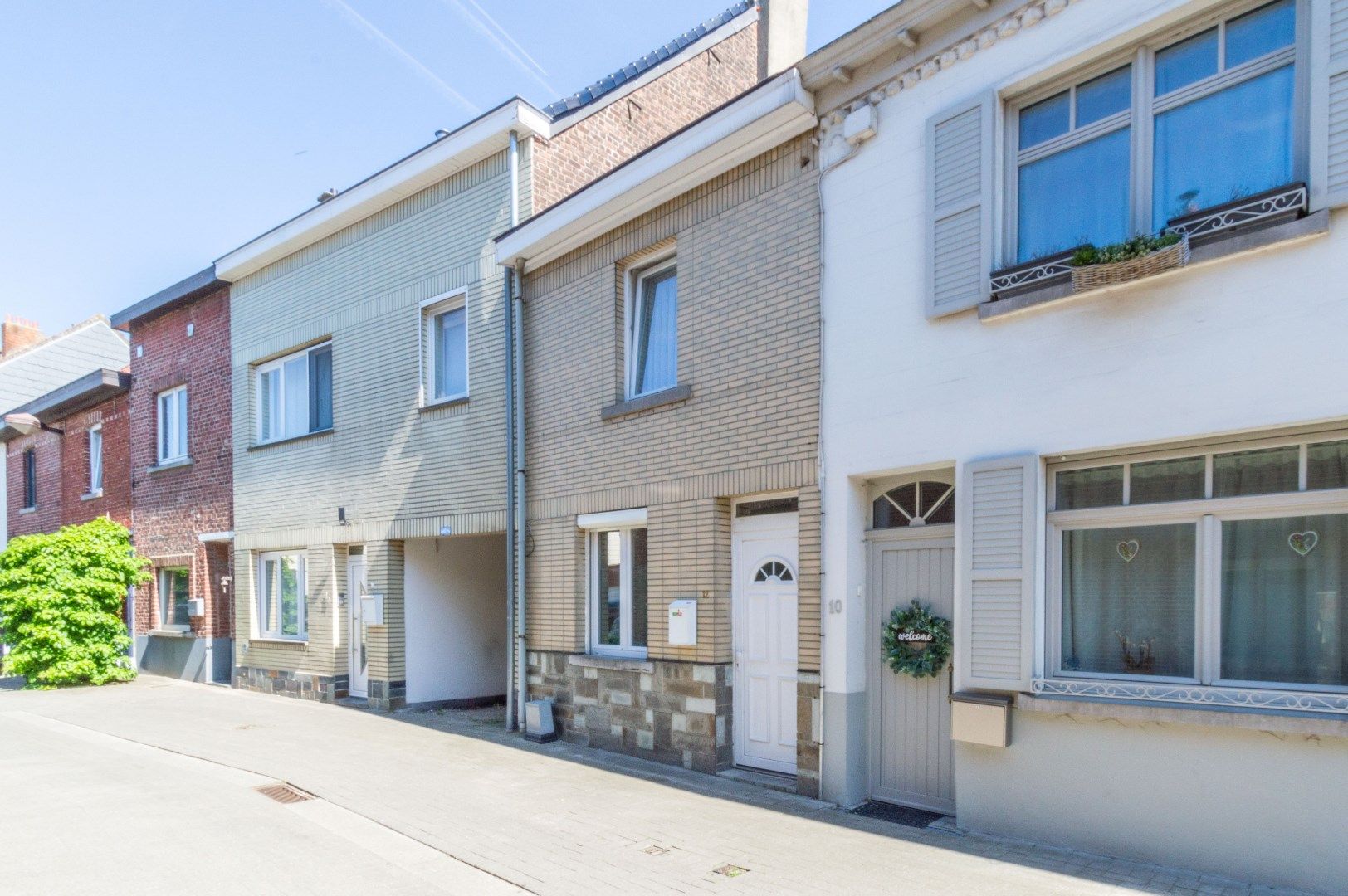 Hoofdfoto van de publicatie: RUSTIG GELEGEN WONING MET 3 SLAAPKAMERS !