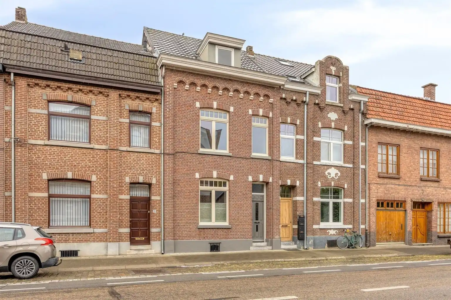 Prachtig gerenoveerde stadswoning met 3 slaapkamers en zuidgerichte tuin, op wandelafstand van het centrum van Maaseik. foto 35
