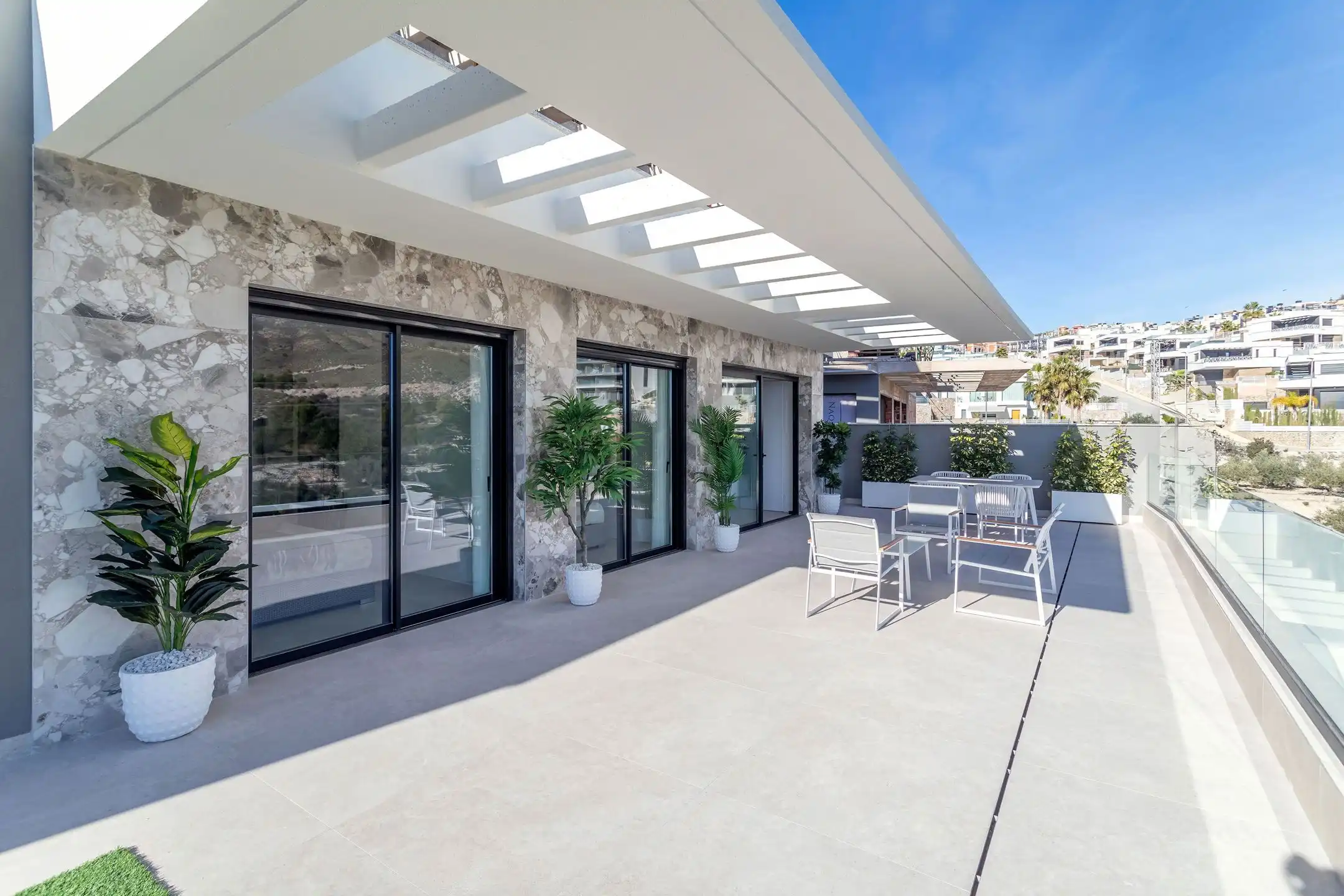 SPANJE - luxe appartementen zeezicht rustige locatie. foto {{pictureIndex}}