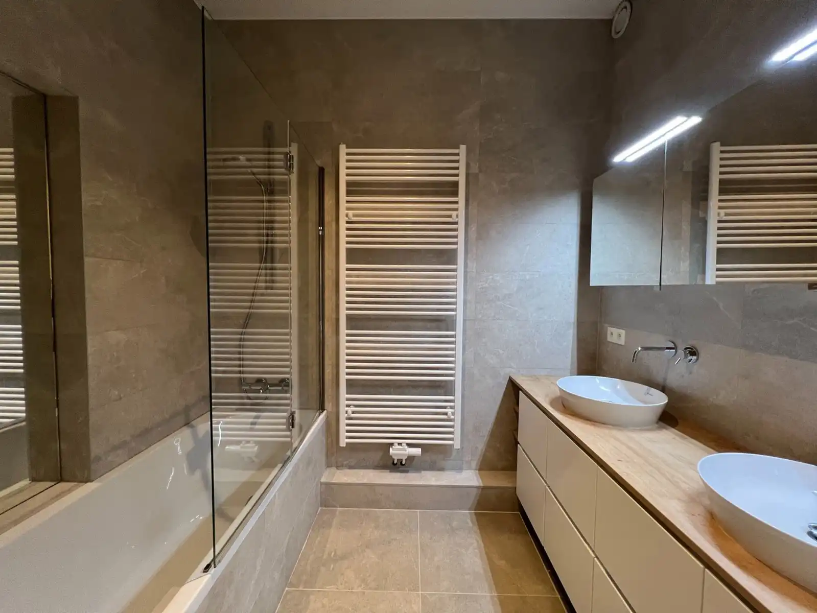 Gerenoveerd duplex appartement met tuin in centrum Leuven te huur foto 24