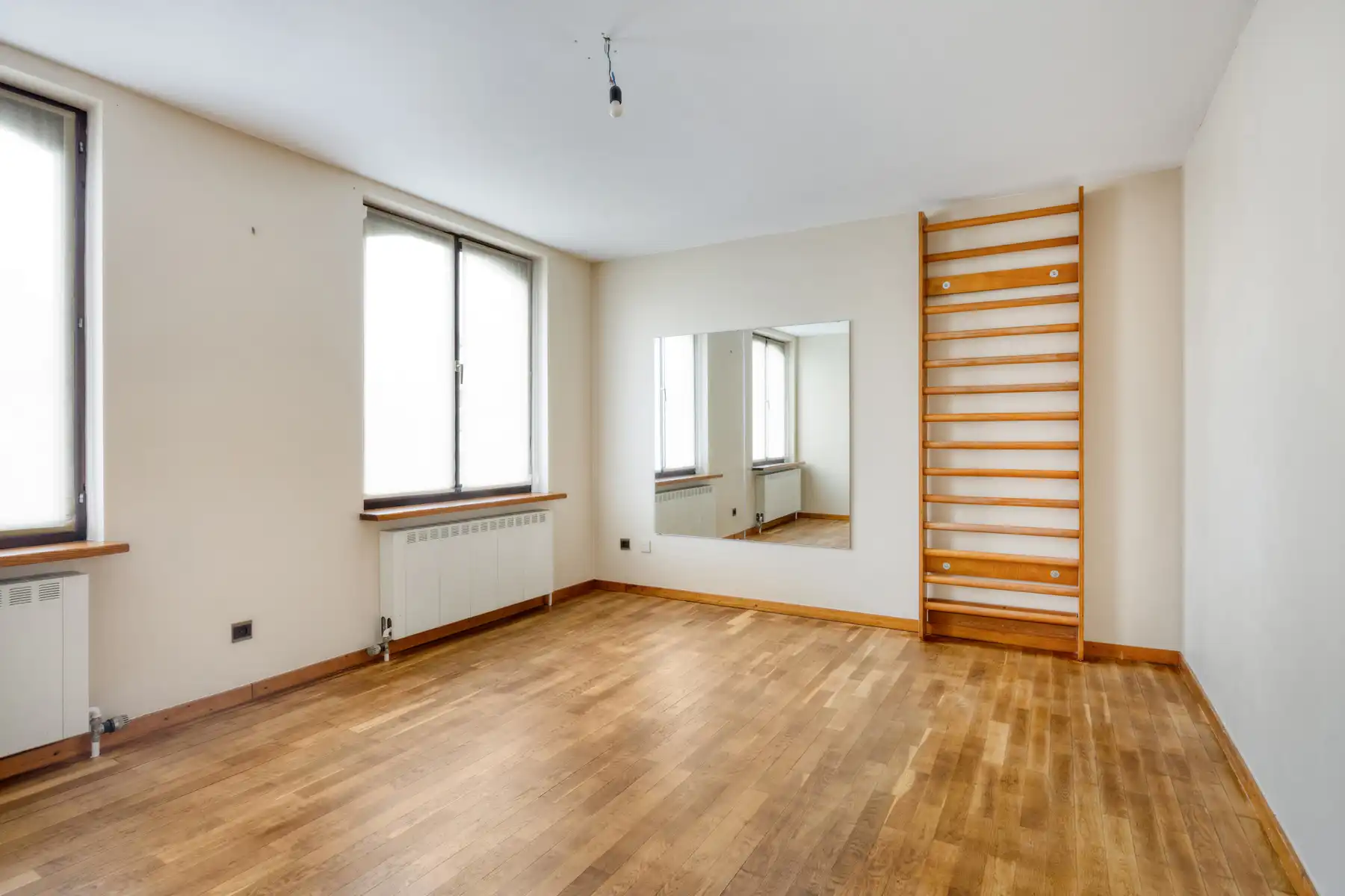 Leemans Immobiliën biedt u deze ruime bel-etagewoning te huur aan in Zellik. foto 13