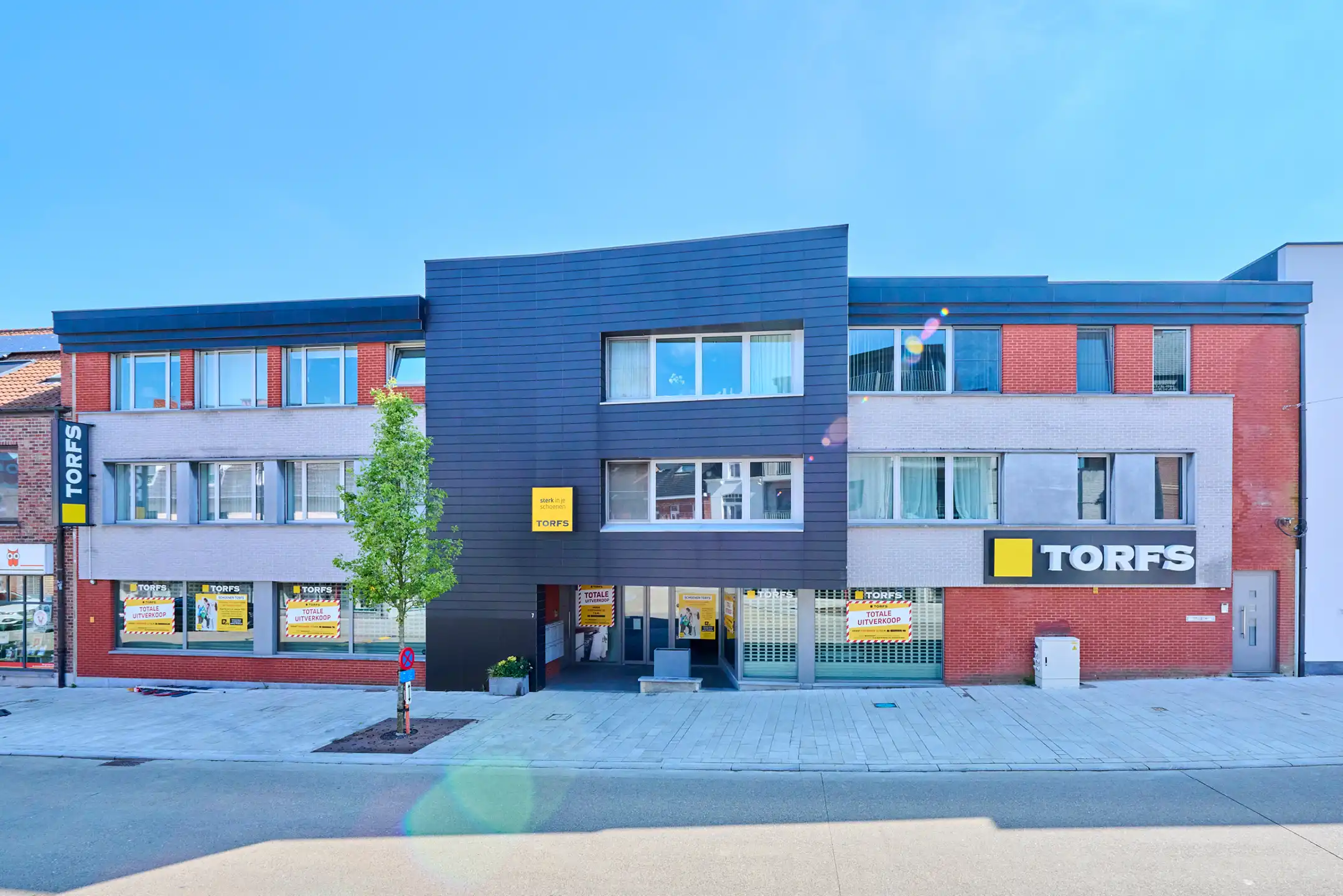 TE KOOP: appartementsblok met handelsgelijkvloers foto 2