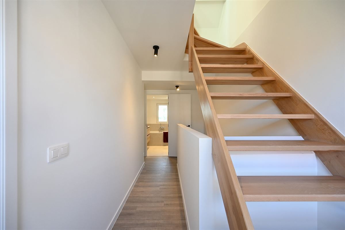 Mooi gerenoveerde woning met tuin en polderzicht foto 17
