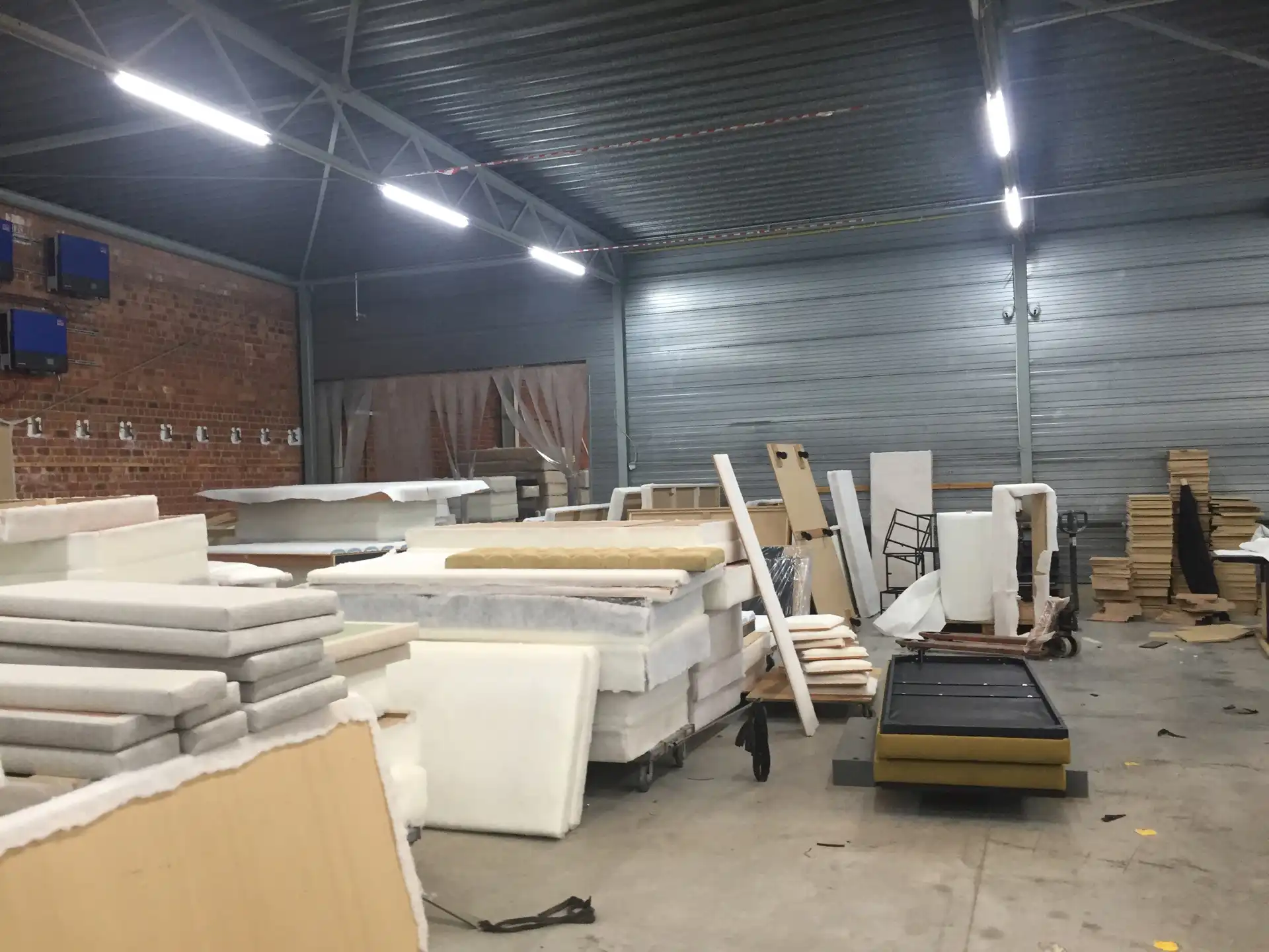 Magazijn met gelijkvloers kantoor foto 6