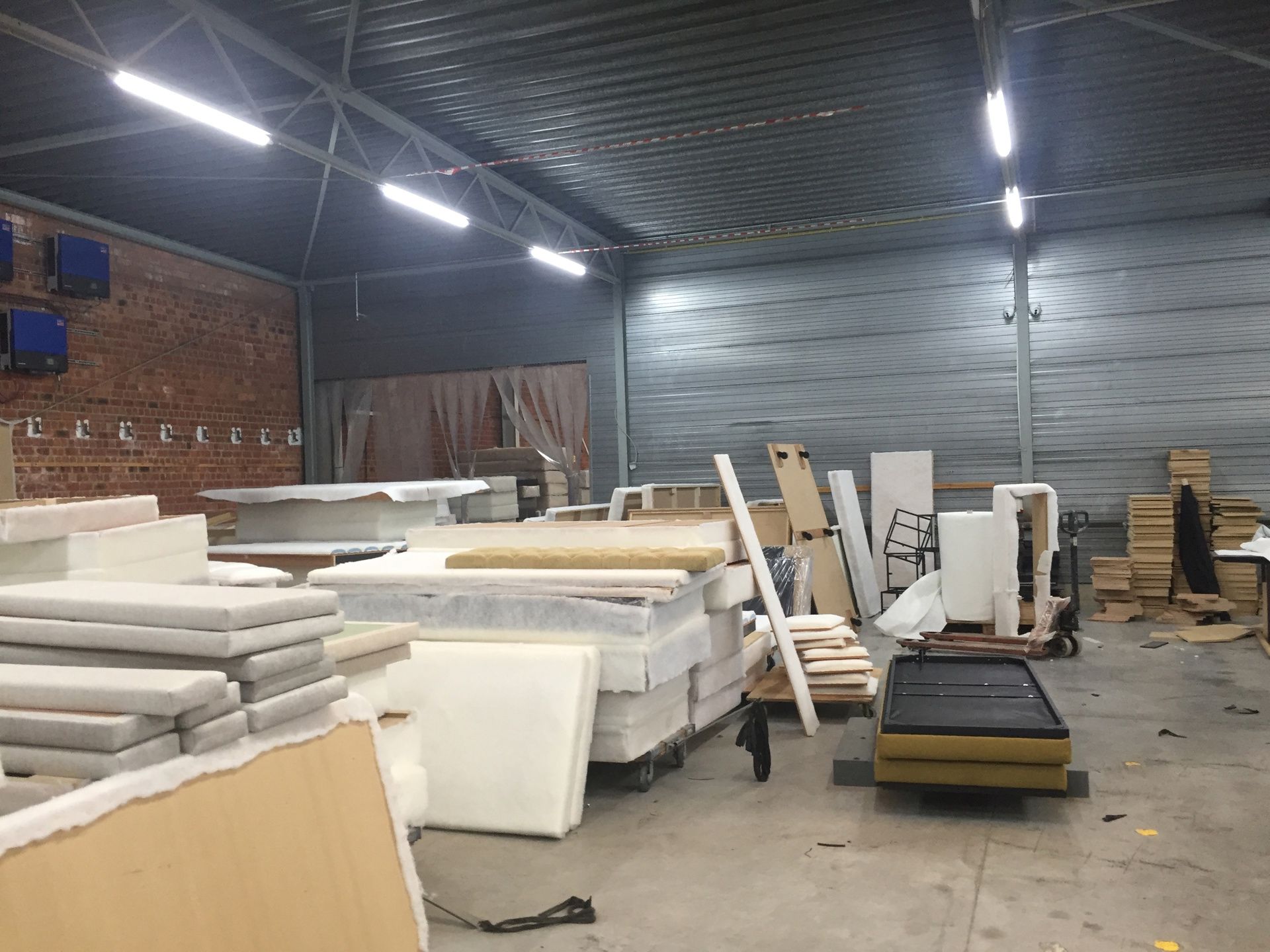 Magazijn met gelijkvloers kantoor foto 6