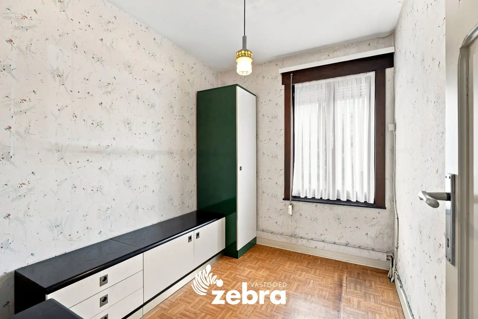Te renoveren woning met 3 slaapkamers, ruime zolder en tuin in Tielt! foto 10