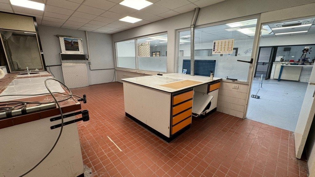 Kantoorruimte met stockageruimte te huur vlakbij klaverblad in Gent foto 16