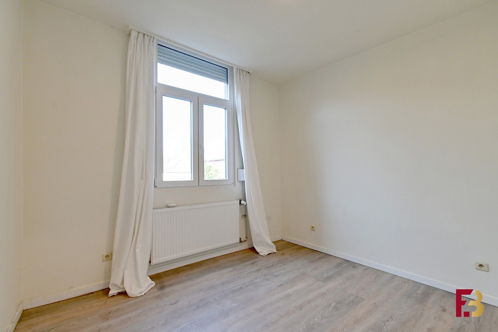 veelzijdige woning in het populaire Ekkergem foto 8