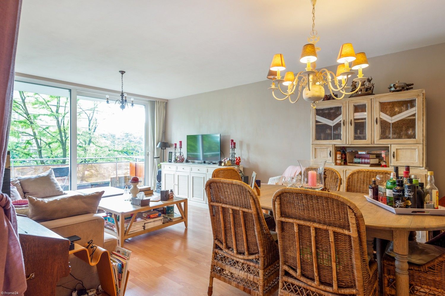 Ruim appartement  met 3 slaapkamers en garage te Berchem! foto 2