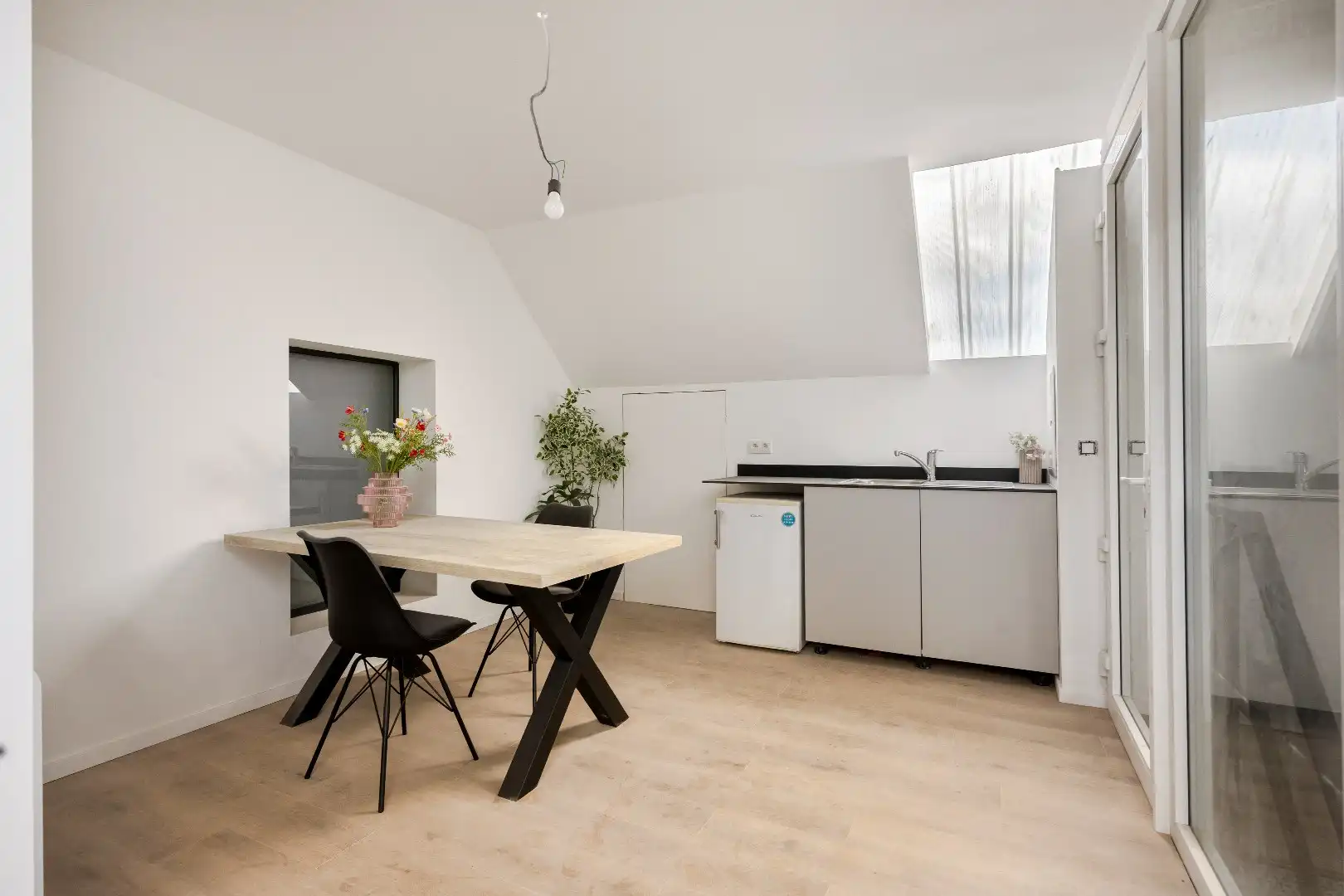 Vernieuwde loods en vergunde bouwgrond voor halfopen bebouwing te Lembeek foto 9