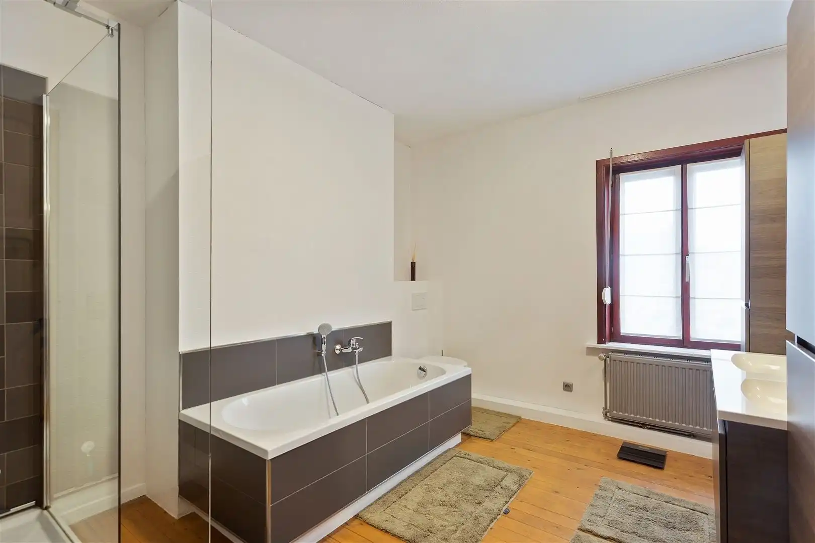 Ruime, lichtrijke woning met terras TE HUUR foto 15