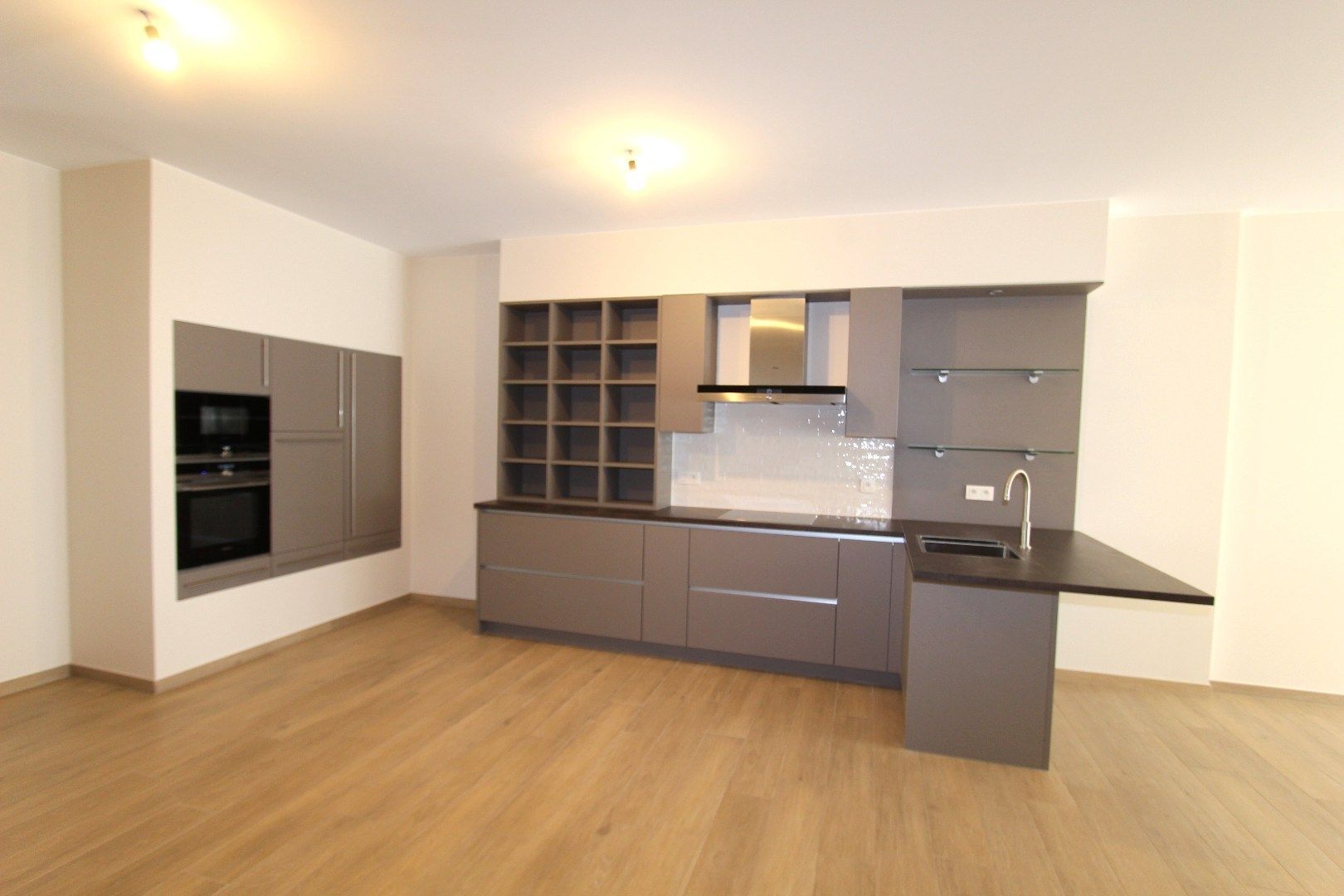 LUXE GELIJKVLOERS APPARTEMENT MET GROOT TERRAS foto 6