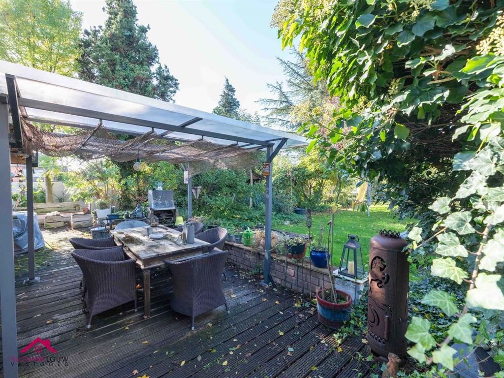 Vrijstaande woning op ruim perceel foto 37