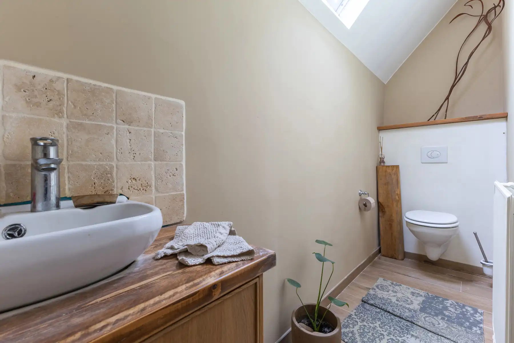 Goed gelegen woning met ruime loods foto 14