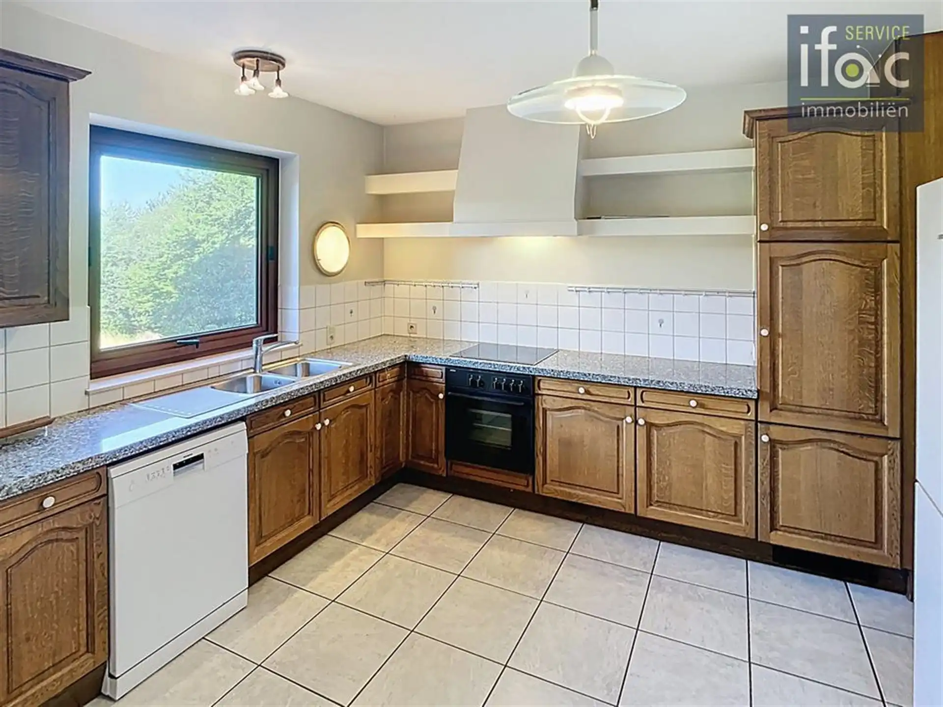 Ruim en klassevol gelijkvloers-appartement met 3 slaapkamers foto 8