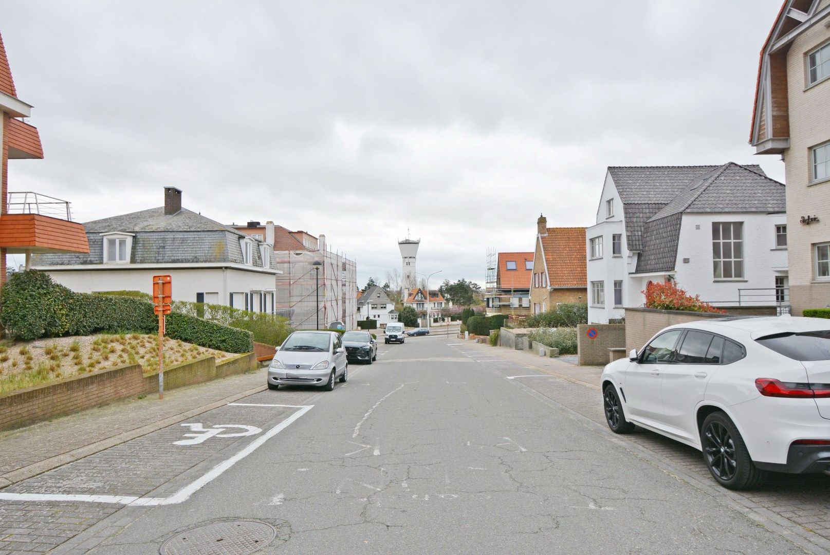 Staanplaats te huur in residentie Mistral nabij de zeedijk foto 1