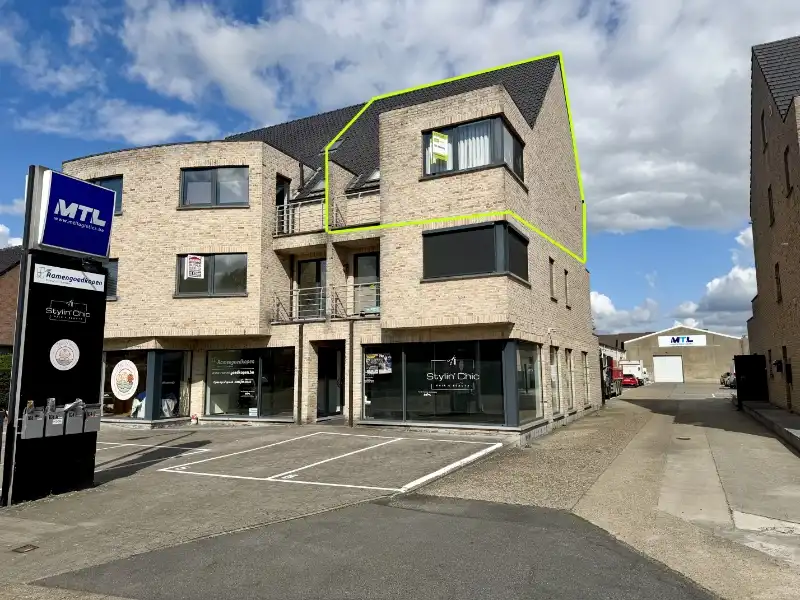 Energiezuinig instapklaar duplex-appartement met privatieve autostaanplaats foto {{pictureIndex}}
