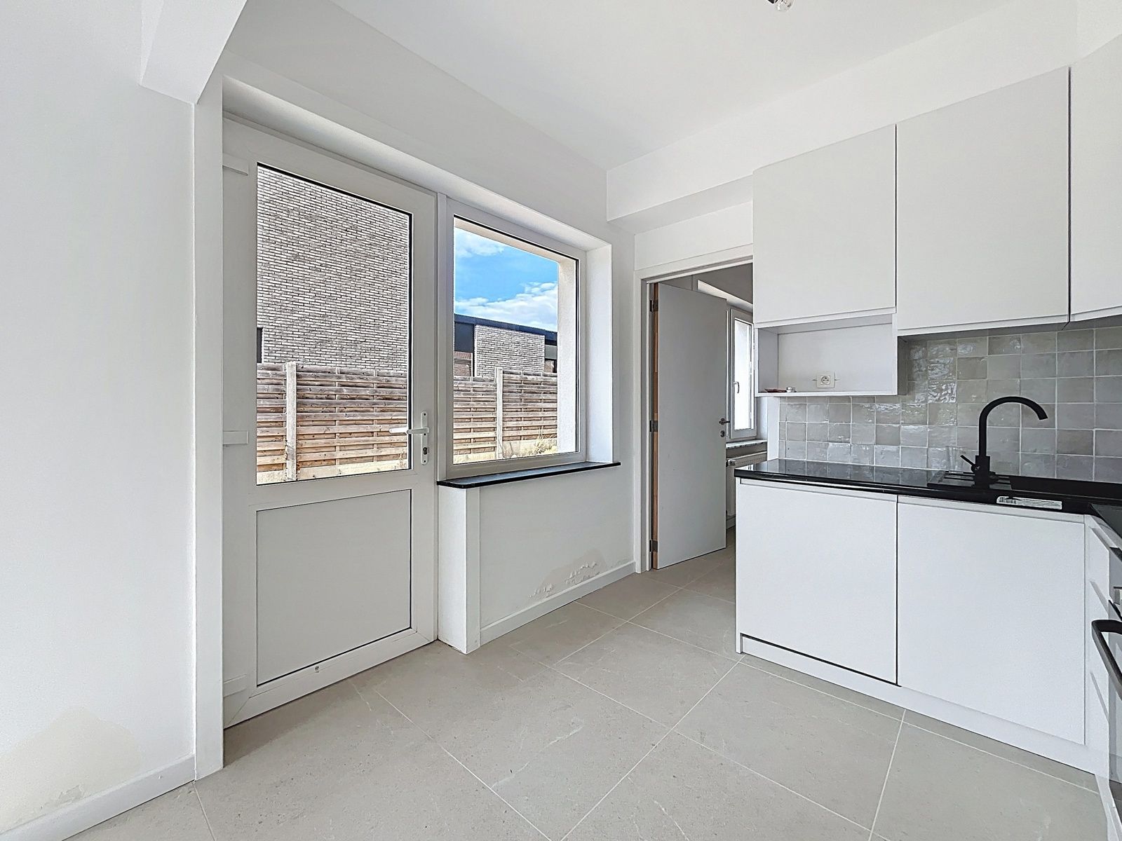 Instapklare gerenoveerde woning 3 slpks - tuin en garage foto 11