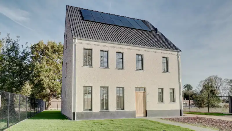 Ruime luxe nieuwbouwvilla van 368m² op 6 are 36 ca foto {{pictureIndex}}