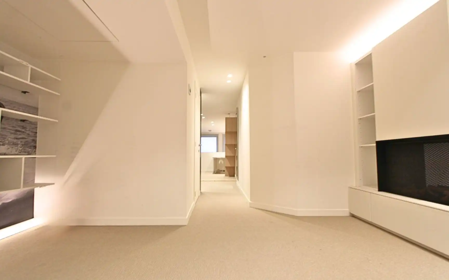 handelspand te huur Lippenslaan 210 foto 8