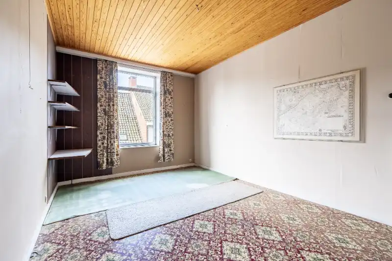 Zeer ruime, te renoveren woning met mogelijkse uitweg. foto 12