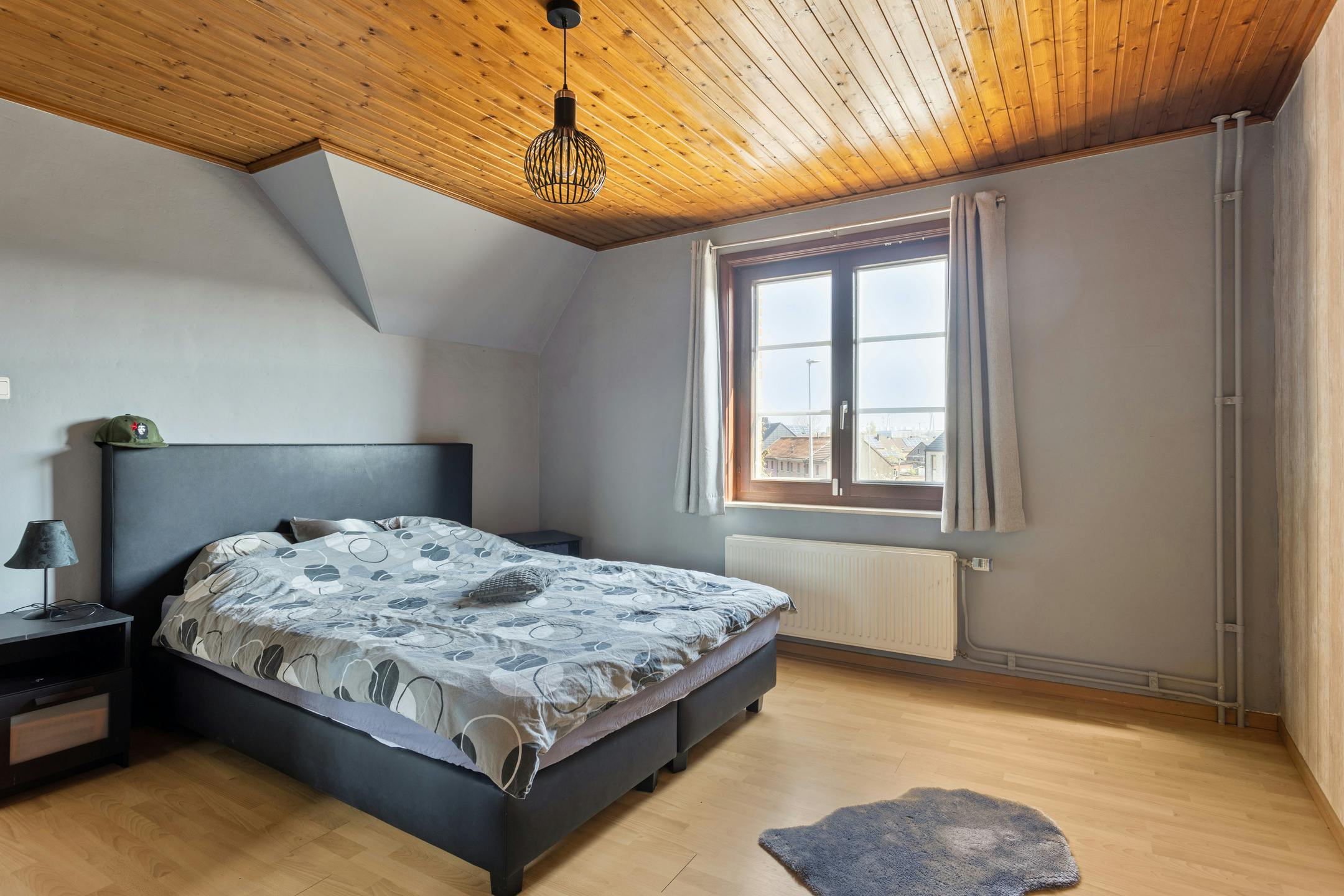 Op te frissen huis in het centrum van Kruibeke met garage foto 10