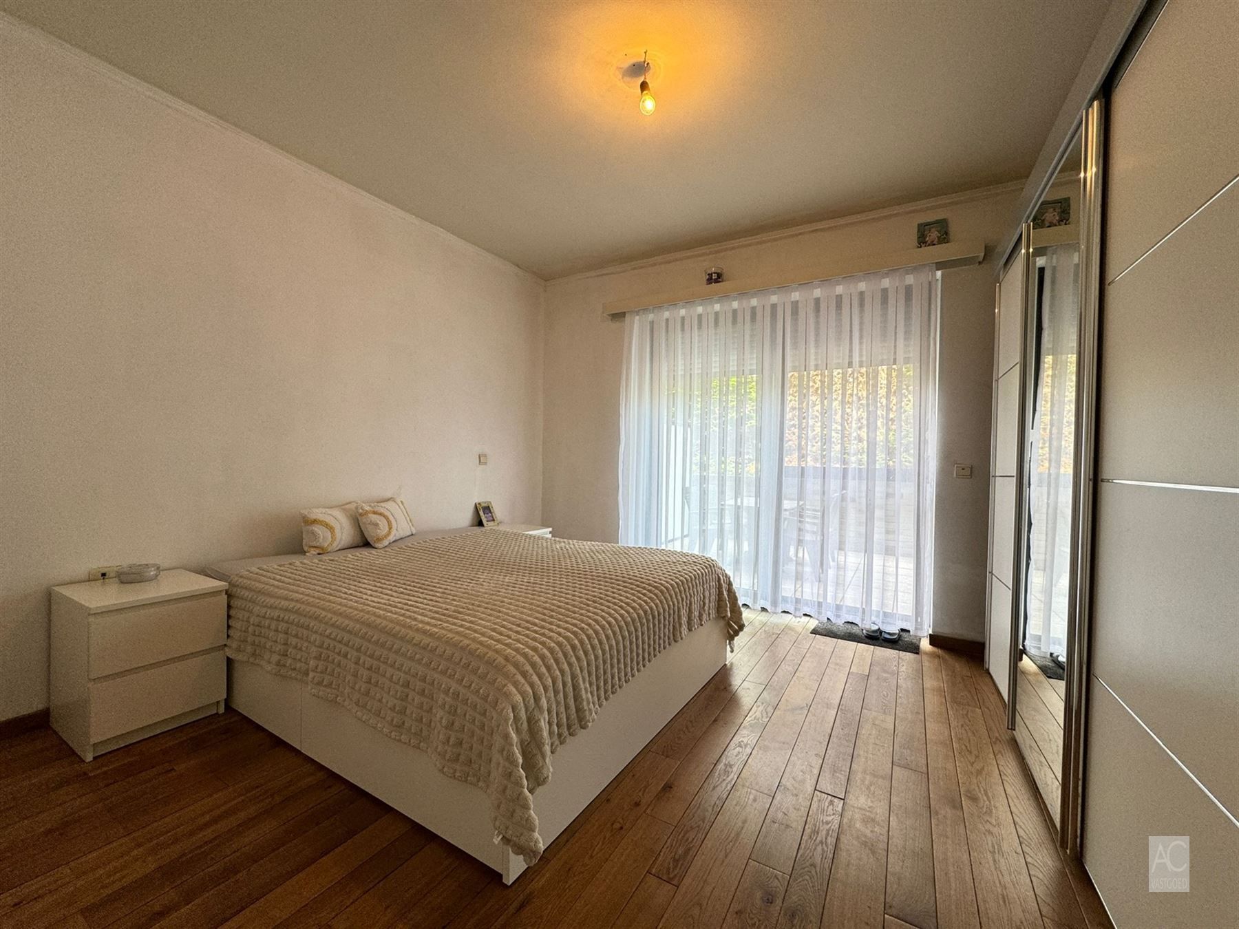 Gelijkvloers appartement met garage foto 9