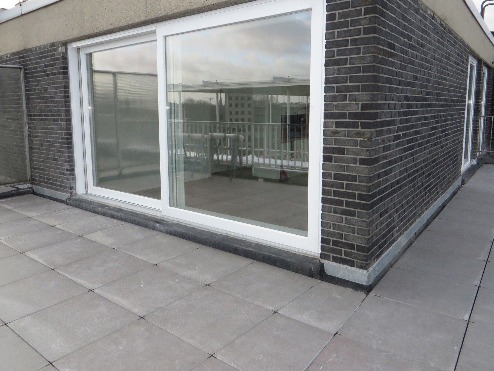 Top 1-kmr appartement met groot terras aan de vogeltjesmarkt (850€ huur +100€) foto 12