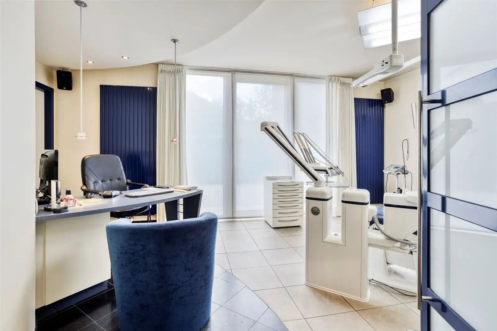 Praktijk (label B) met 4 staanplaatsen en ruim terras  foto 7