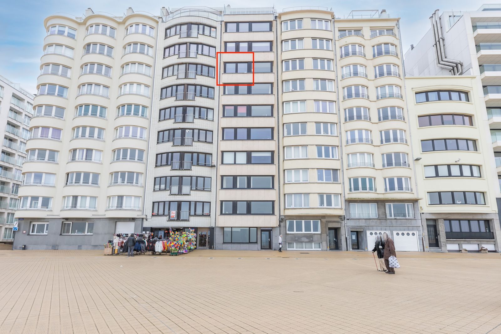 Luxueus gerenoveerd appartement met 2 slpk en frontaal zicht op zee foto 19