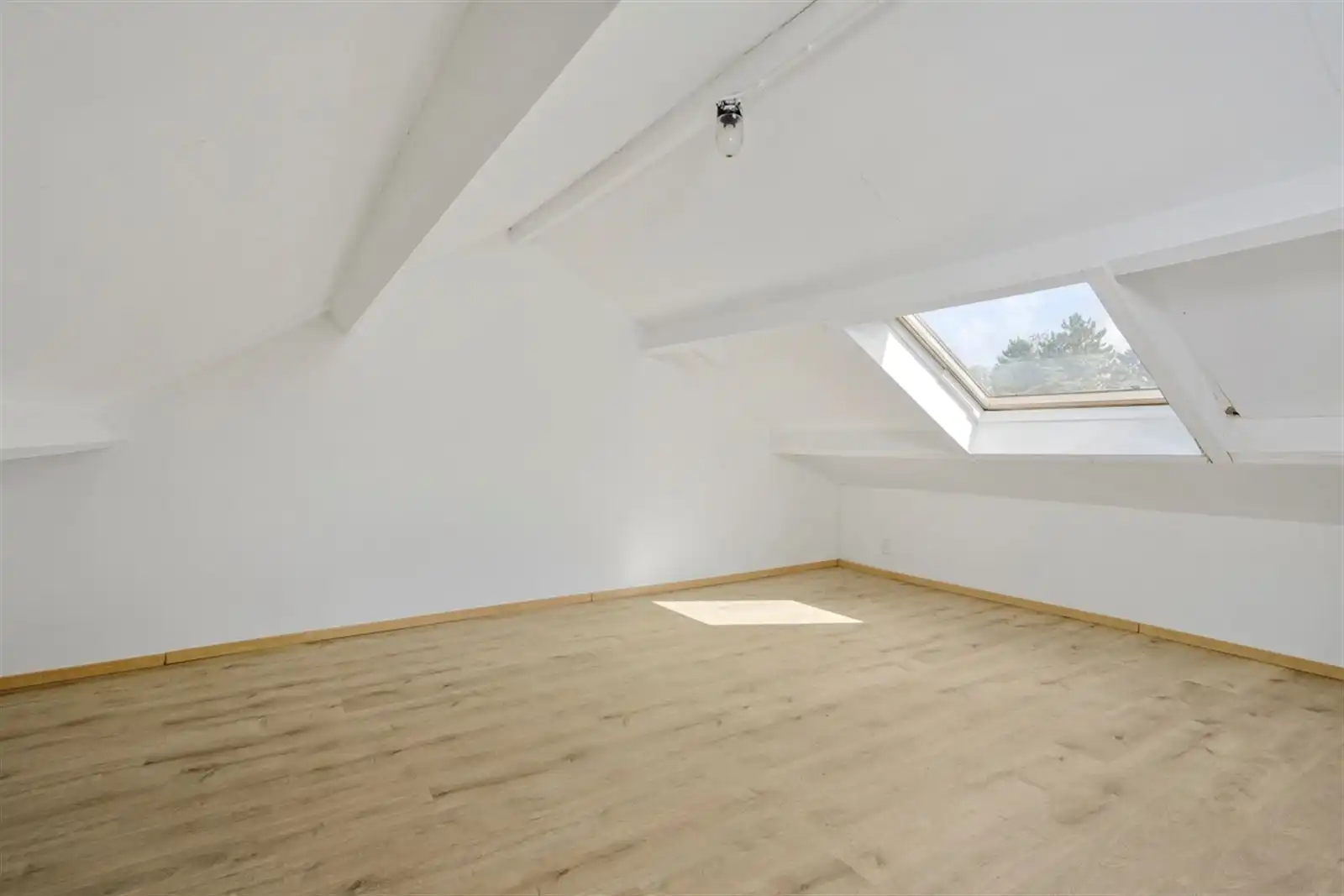 Woning met 3-slpks en inpandige garage foto 20