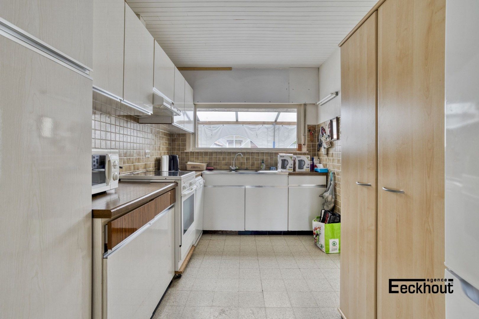 Ruime te renoveren woning met achterliggende atelier/garage en open zicht op kanaal Oostende - Brugge foto 7